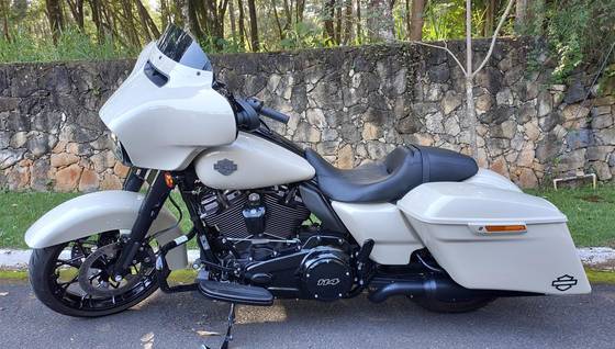 HARLEY-DAVIDSON STREET GLIDE SPECIAL 